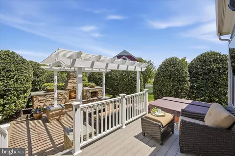 Exterior - 41704 Bloomfield Path St, Ashburn, VA 20148 photo 5 of 9