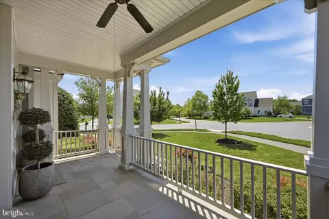 Exterior - 41704 Bloomfield Path St, Ashburn, VA 20148 photo 8 of 9