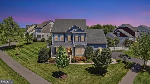 Exterior - 41704 Bloomfield Path St, Ashburn, VA 20148 photo 2 of 9
