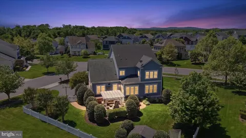 View/Area - 41704 Bloomfield Path St, Ashburn, VA 20148 photo 4 of 17