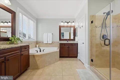 Bath - 41704 Bloomfield Path St, Ashburn, VA 20148 photo 2 of 5