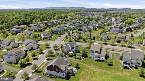 View/Area - 41704 Bloomfield Path St, Ashburn, VA 20148 photo 12 of 17