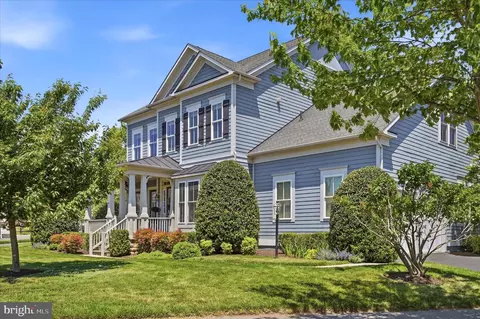 Exterior - 41704 Bloomfield Path St, Ashburn, VA 20148 photo 6 of 9