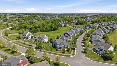 View/Area - 41704 Bloomfield Path St, Ashburn, VA 20148 photo 8 of 17