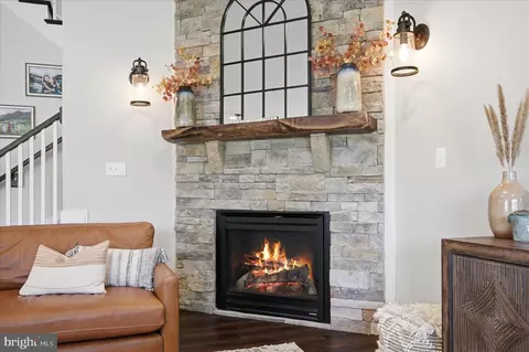 Entry Way - 41704 Bloomfield Path St, Ashburn, VA 20148 photo 5 of 17