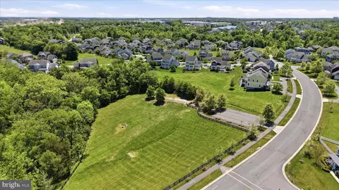 View/Area - 41704 Bloomfield Path St, Ashburn, VA 20148 photo 13 of 17