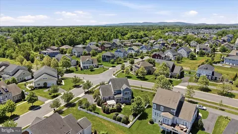 View/Area - 41704 Bloomfield Path St, Ashburn, VA 20148 photo 11 of 17