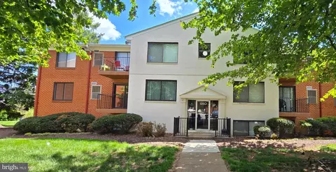 125 O Clubhouse Dr SW #1, Leesburg, VA 20175