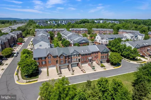 View/Area - 25633 Anthem Ter, Chantilly, VA 20152 photo 3 of 7