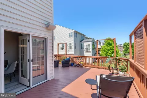 Exterior - 25633 Anthem Ter, Chantilly, VA 20152 photo 2 of 8