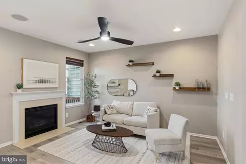Living - 25633 Anthem Ter, Chantilly, VA 20152 photo 2 of 3
