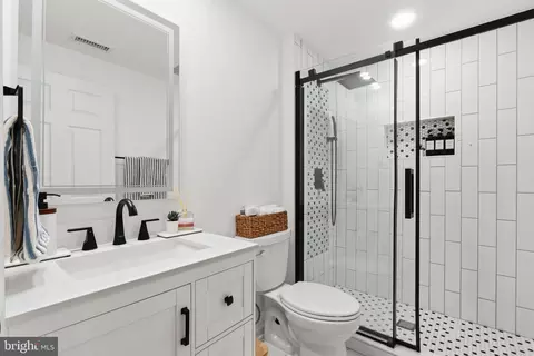 Bath - 25633 Anthem Ter, Chantilly, VA 20152 photo 2 of 3