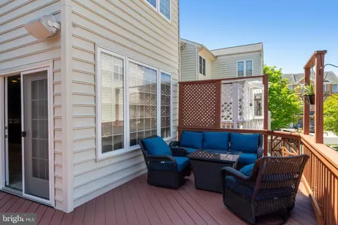Exterior - 25633 Anthem Ter, Chantilly, VA 20152 photo 3 of 8