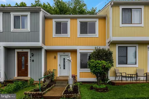 43 Sugarland Square Ct, Sterling, VA 20164