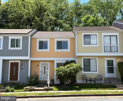 43 Sugarland Square Ct, Sterling, VA 20164