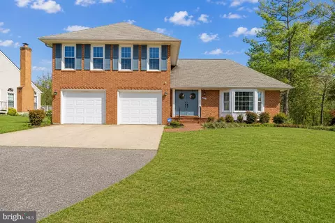 25 Whittingham Cir, Sterling, VA 20165