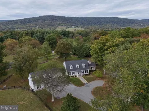19821 Foggy Bottom Rd, Bluemont, VA 20135