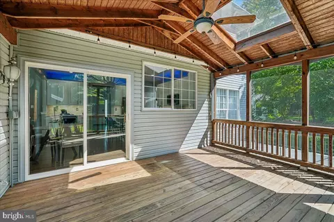 Exterior - 42820 Crossbow Ct, Ashburn, VA 20147 photo 4 of 10