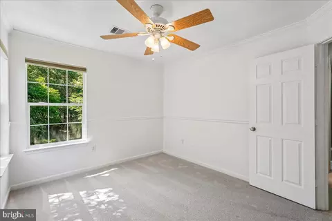 Bedroom - 42820 Crossbow Ct, Ashburn, VA 20147 photo 5 of 8
