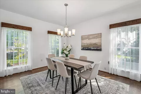 Dining - 42820 Crossbow Ct, Ashburn, VA 20147 photo 4 of 5