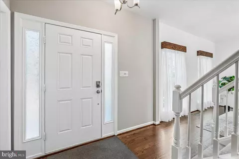 Entry Way - 42820 Crossbow Ct, Ashburn, VA 20147 photo 2 of 6