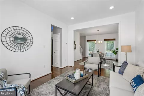 Entry Way - 42820 Crossbow Ct, Ashburn, VA 20147 photo 3 of 6
