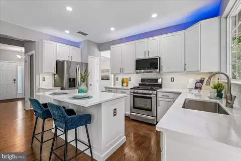 Kitchen - 42820 Crossbow Ct, Ashburn, VA 20147 photo 2 of 5
