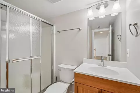 Bath - 42820 Crossbow Ct, Ashburn, VA 20147 photo 2 of 2