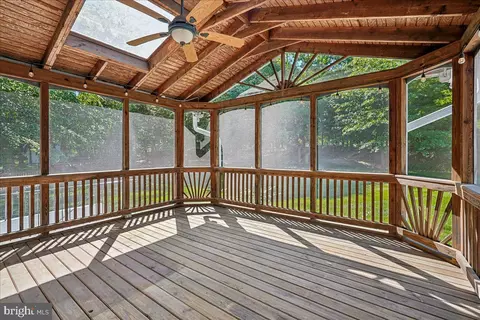 Exterior - 42820 Crossbow Ct, Ashburn, VA 20147 photo 2 of 10