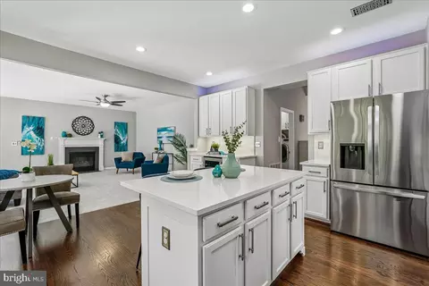 Kitchen - 42820 Crossbow Ct, Ashburn, VA 20147 photo 5 of 5