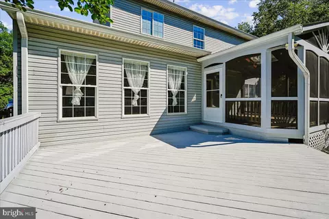 Exterior - 42820 Crossbow Ct, Ashburn, VA 20147 photo 5 of 10