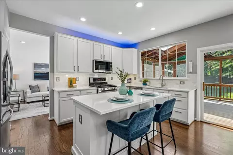 Kitchen - 42820 Crossbow Ct, Ashburn, VA 20147 photo 3 of 5