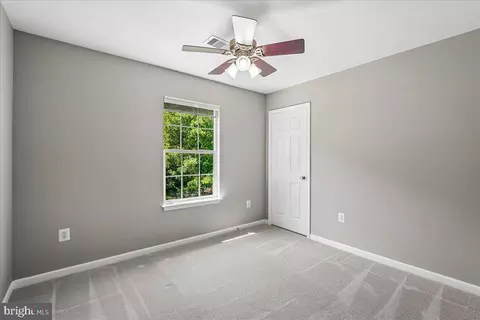 Bedroom - 42820 Crossbow Ct, Ashburn, VA 20147 photo 7 of 8