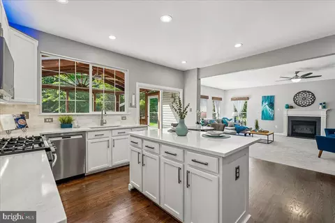 Kitchen - 42820 Crossbow Ct, Ashburn, VA 20147 photo 1 of 5