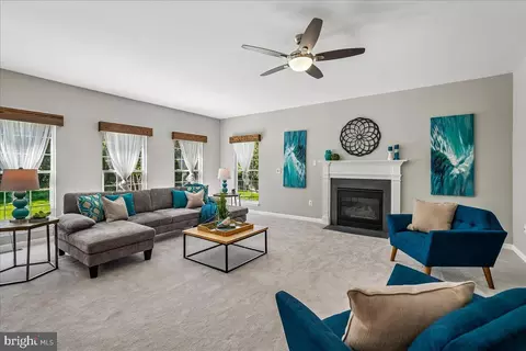 Living - 42820 Crossbow Ct, Ashburn, VA 20147 photo 2 of 6
