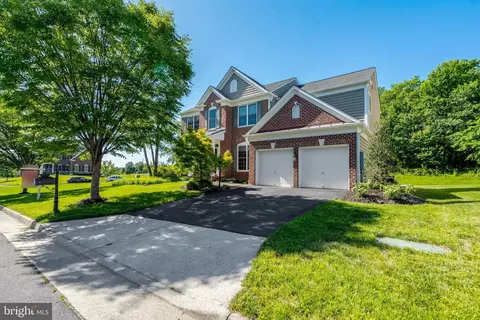 43896 Churchill Glen Dr, Chantilly, VA 20152