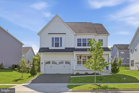 18003 Lake Front Cir, Round Hill, VA 20141