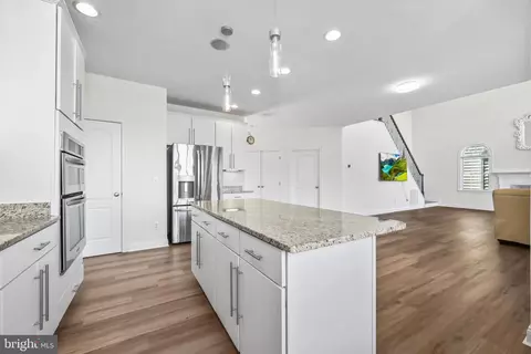 Kitchen - 43341 Barnstead Dr, Ashburn, VA 20148 photo 4 of 4