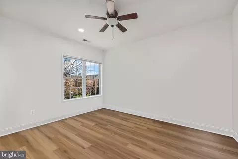 Bedroom - 43341 Barnstead Dr, Ashburn, VA 20148 photo 2 of 3
