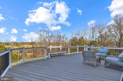 Exterior - 43341 Barnstead Dr, Ashburn, VA 20148 photo 3 of 6