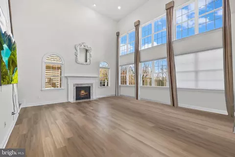 Living - 43341 Barnstead Dr, Ashburn, VA 20148 photo 2 of 6