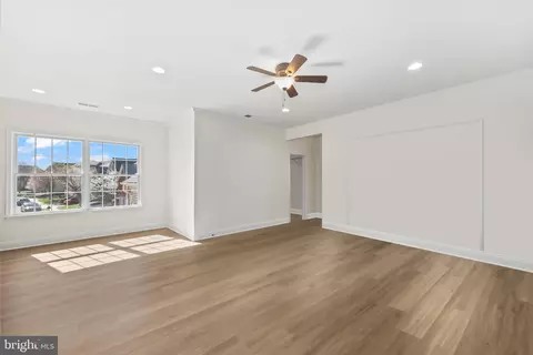Living - 43341 Barnstead Dr, Ashburn, VA 20148 photo 4 of 6