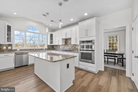 Kitchen - 43341 Barnstead Dr, Ashburn, VA 20148 photo 2 of 4
