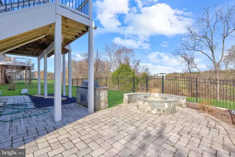 Exterior - 43341 Barnstead Dr, Ashburn, VA 20148 photo 4 of 6