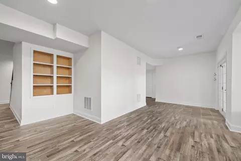 Living - 43341 Barnstead Dr, Ashburn, VA 20148 photo 6 of 6