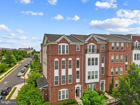 20696 Erskine Ter, Ashburn, VA 20147