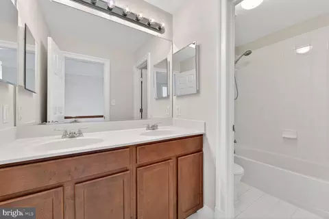 Bath - 16546 Lance Trail Ct, Hamilton, VA 20158 photo 2 of 2
