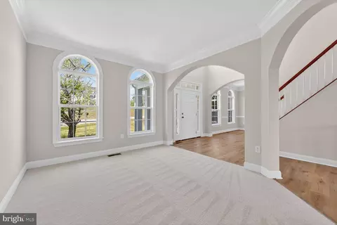Living - 16546 Lance Trail Ct, Hamilton, VA 20158 photo 4 of 10