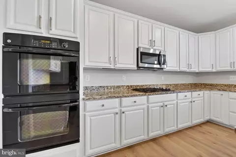 Kitchen - 16546 Lance Trail Ct, Hamilton, VA 20158 photo 4 of 4