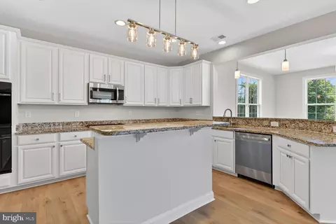 Kitchen - 16546 Lance Trail Ct, Hamilton, VA 20158 photo 2 of 4